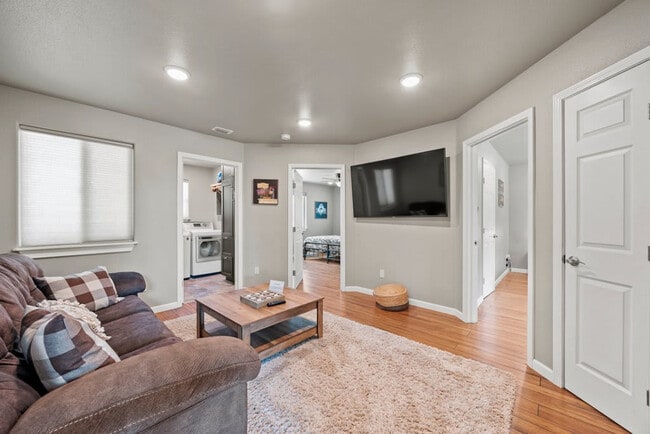 Photo - 1740 W Live Oak St Unit ID1253748P