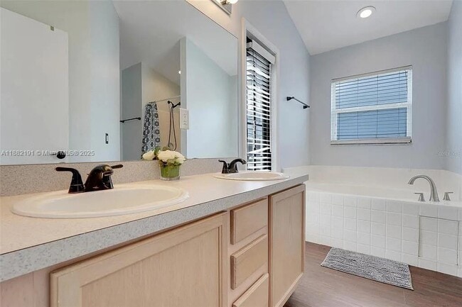 Photo - 915 Lockbreeze Dr