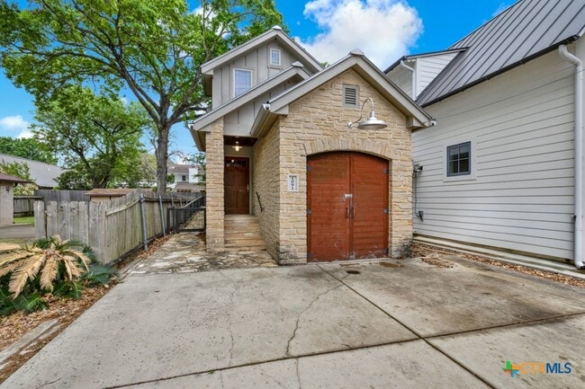 Building Photo - 1091 Mulberry Ave