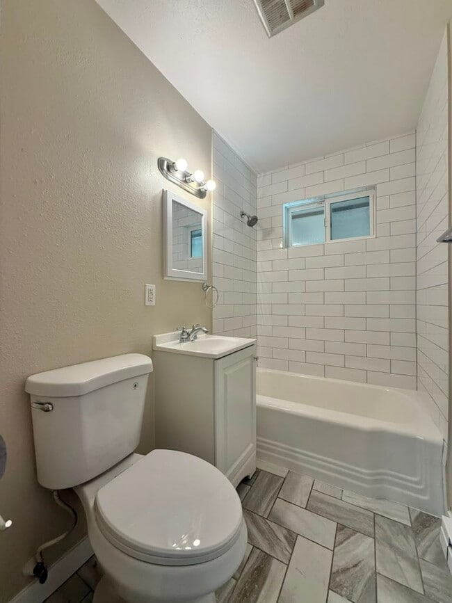 Photo - 3216 N Maple St