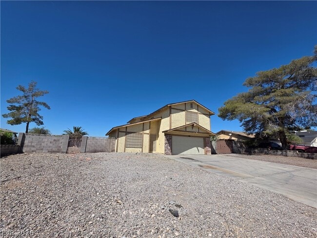 Building Photo - 1745 Mt Hood St