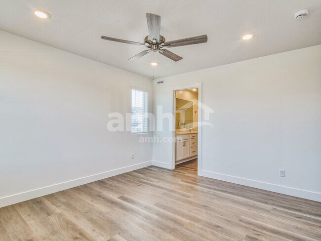 Photo - 5497 Damfield Ln
