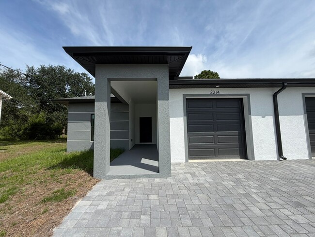 Building Photo - 2214 Leda Ave S