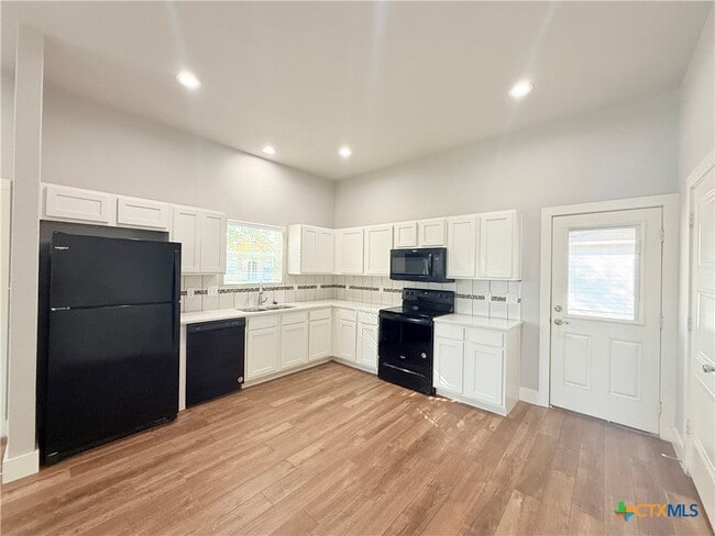 Photo - 1128 Magnolia St