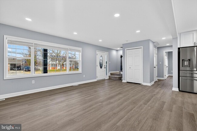 Photo - 2403 Kingsway Rd