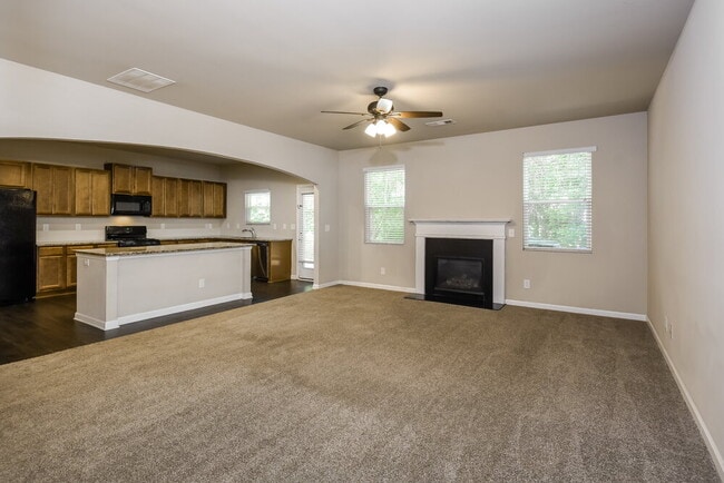 Photo - 618 Royal Crest Ct