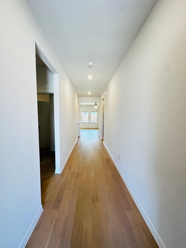 Photo - 1708 Blackbird Ln