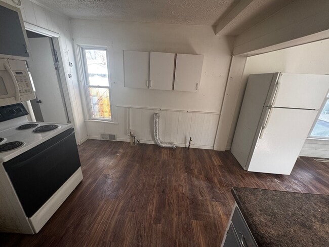 Photo - 3 bed/ 1.5 Bath