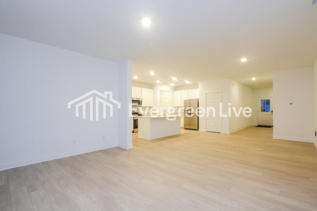 Photo - 947 Penrose Pl