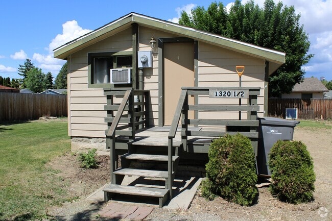 Building Photo - 1320 1/2 Springwater Ave Rental