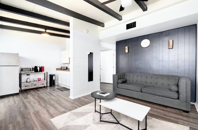 Building Photo - 9822 N 15th St