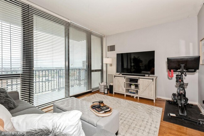 Photo - 210 S Desplaines St Unit 1906