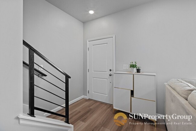 Photo - Stunning Duplex In Desirable Saratoga Springs!