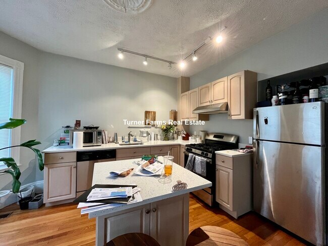 Building Photo - 24 Pond St Rental