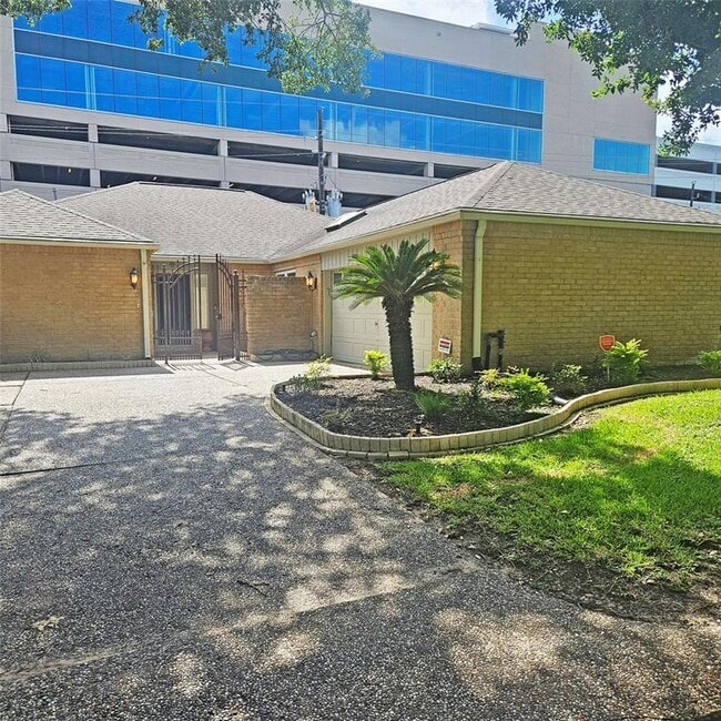 Building Photo - 15622 Whitewater Ln Rental