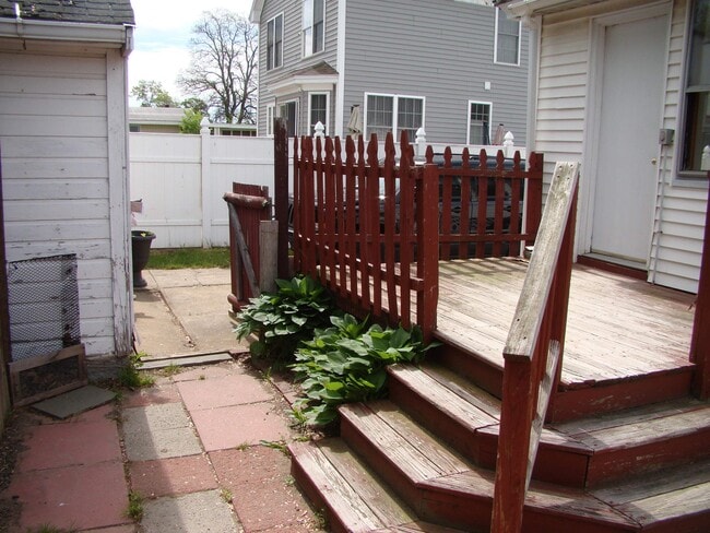 Photo - 145 McQuesten St