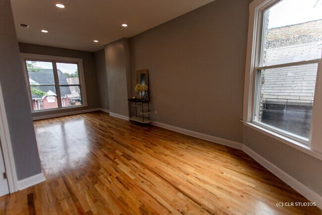 Photo - 2343 W Grenshaw St Unit 2