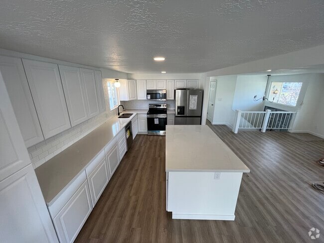 Building Photo - 1108 E 500 N Rental