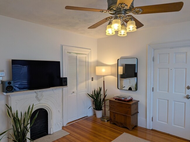 Photo - 82 Gladstone St Unit 2