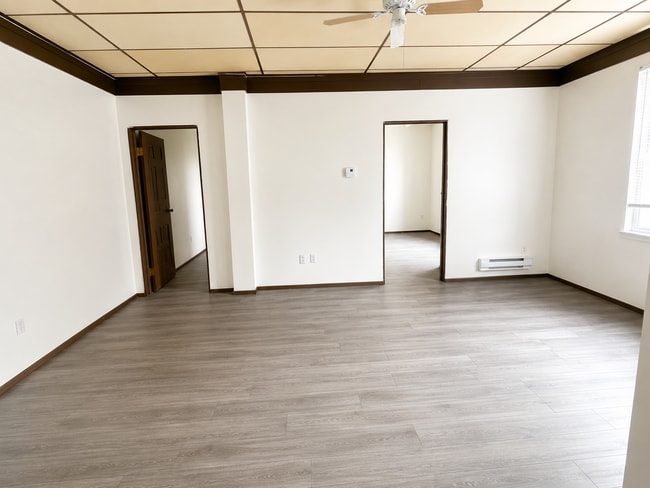 Building Photo - Two Bedrooms Unit 2
