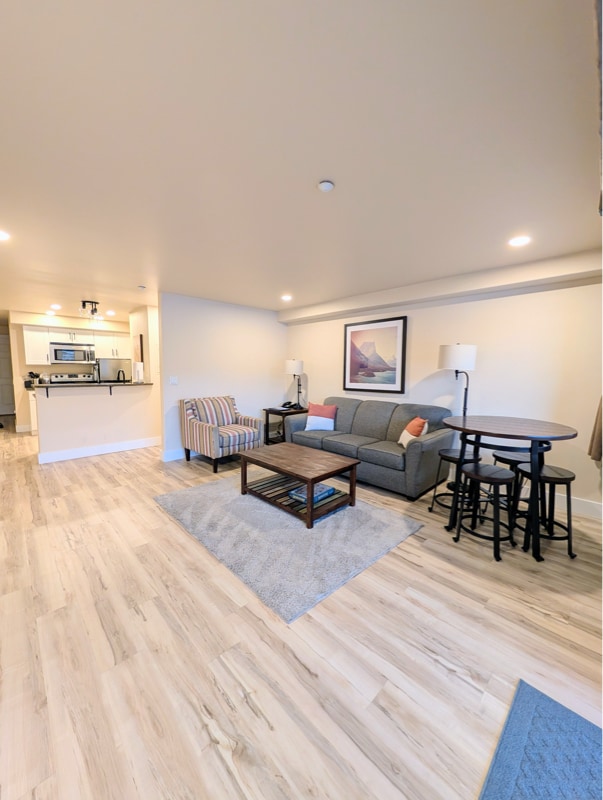 Building Photo - 322 W Woodin Ave Rental