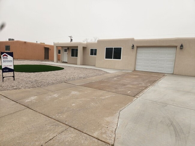 Photo - 1704 Corte Alegre