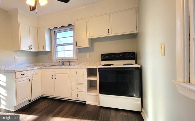 Photo - 719 Jefferson St