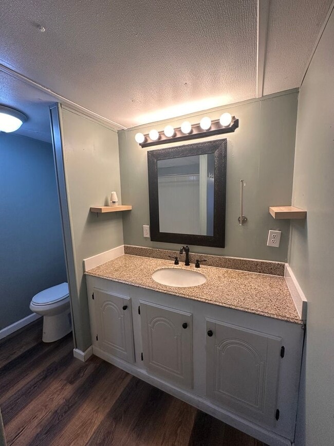 Building Photo - 3 Bed 2 Bath MH