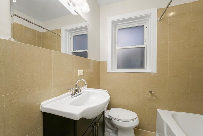 Photo - 4837 Lee St Unidad 1