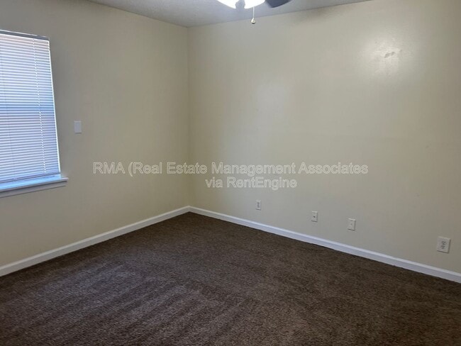 Photo - 105 Westwind Ct