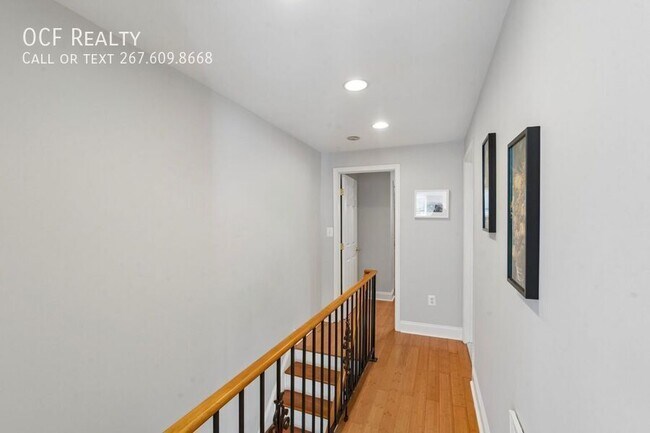 Photo - 2139 Montrose St
