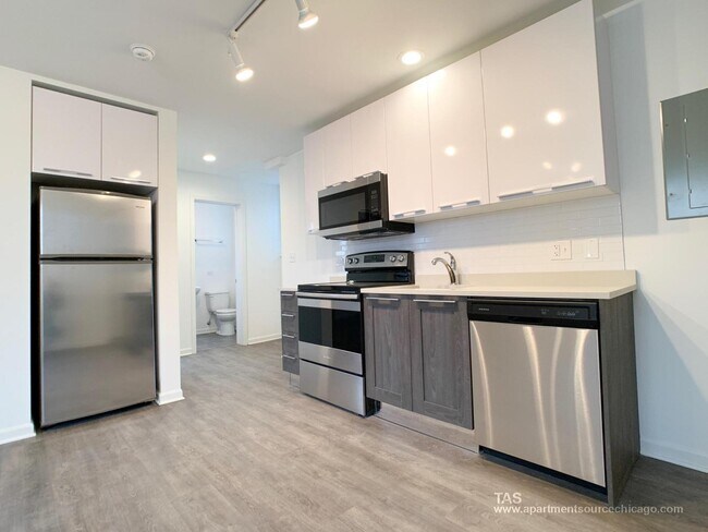 Building Photo - 940 W Winona St Unit 306