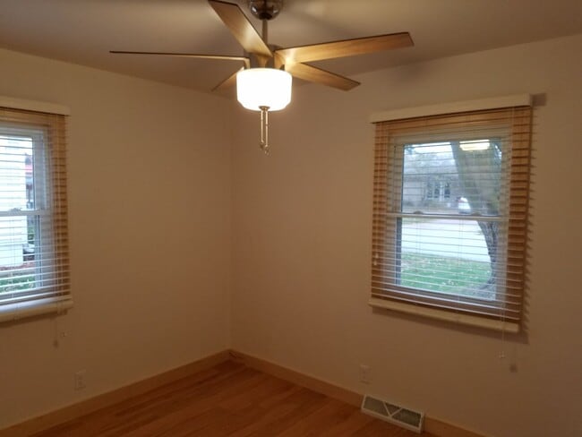 Photo - 4 Bedroom house in great CF Location