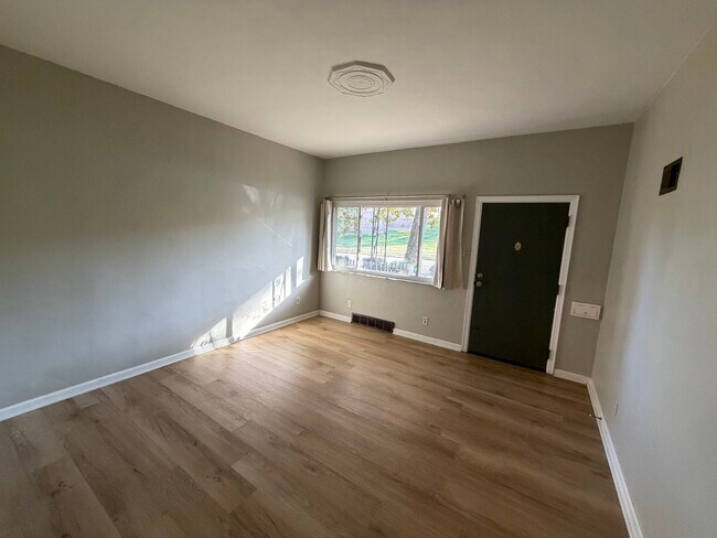 Photo - 5331 Arsenal St