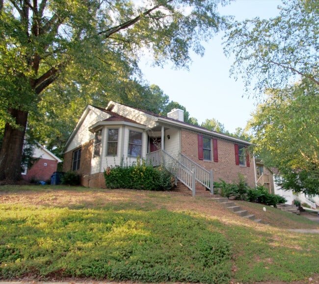 Building Photo - Stunning, Modern 2 Bed, 2 Bath with Office in Woodcroft!