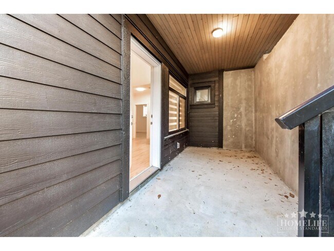 Photo - 16775-16718 18 Ave