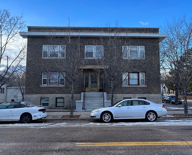 207 S. Hayes - 207 S. Hayes Apartments