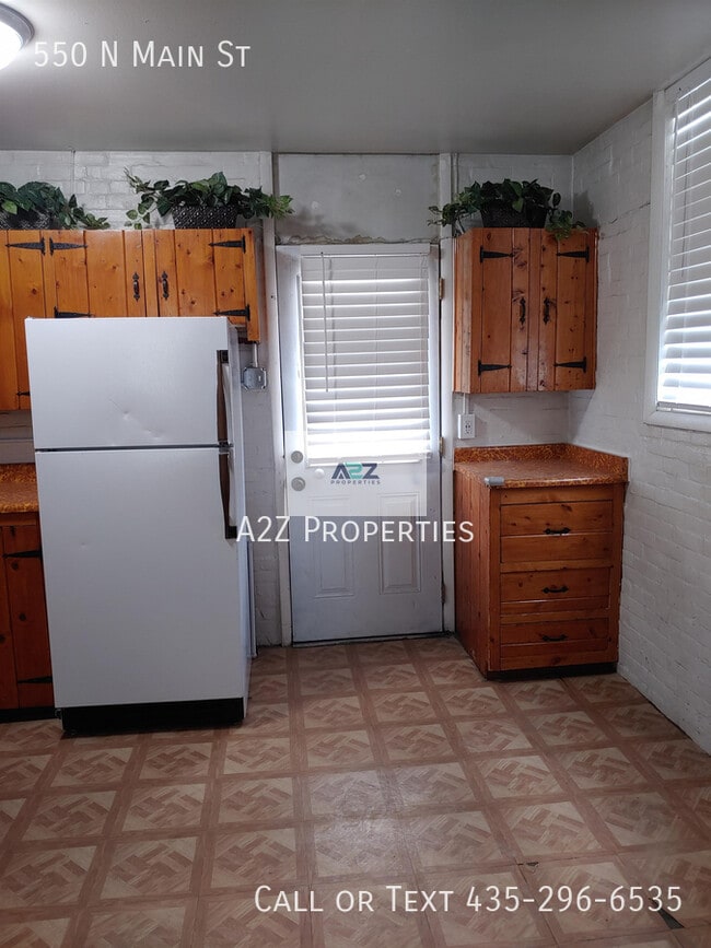 Photo - 550 N Main St
