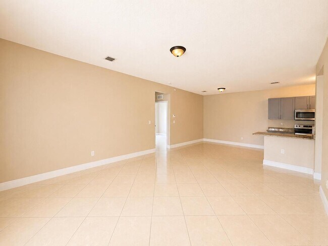 3549 Forest Hill Blvd Unidad 25