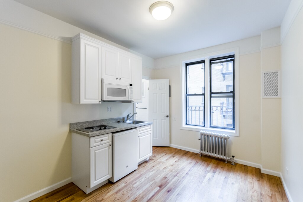 Photo - 305 W 45th St Apartment Unit 5K