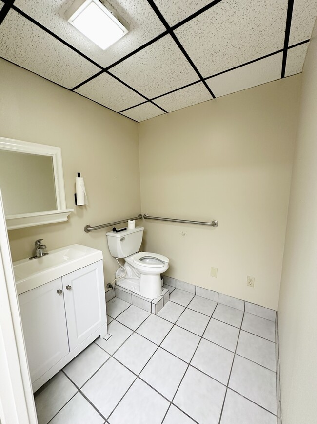 Photo - 212 Exchange Pl