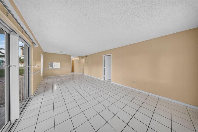 Photo - 505 NW 177th St Unit 103