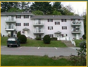 Parking Area - Eagle Crest Apartments