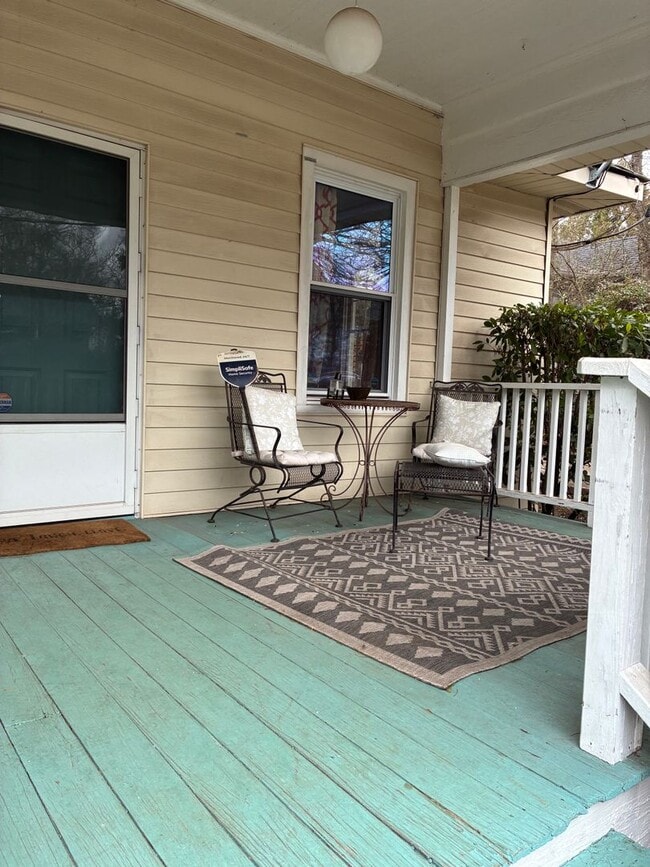 Photo - 3 Bedroom home near downtown and campus.