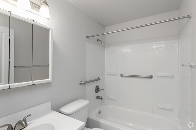 2BR, 1BA - 780SF