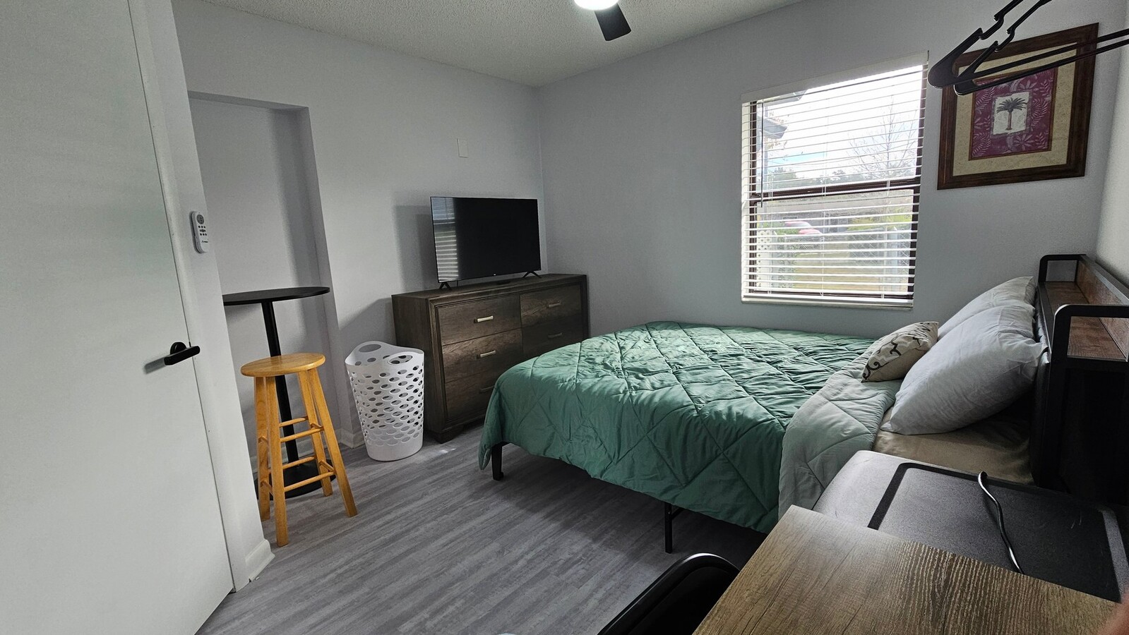 Photo - 10950 Fernando St