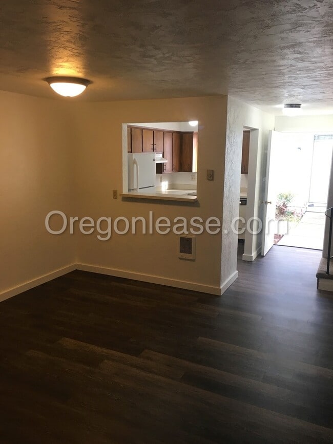 2 bed 1.5 bath West Springfield Townhouse - 2 bed 1.5 bath West Springfield Townhouse Unit 97 D st. #2