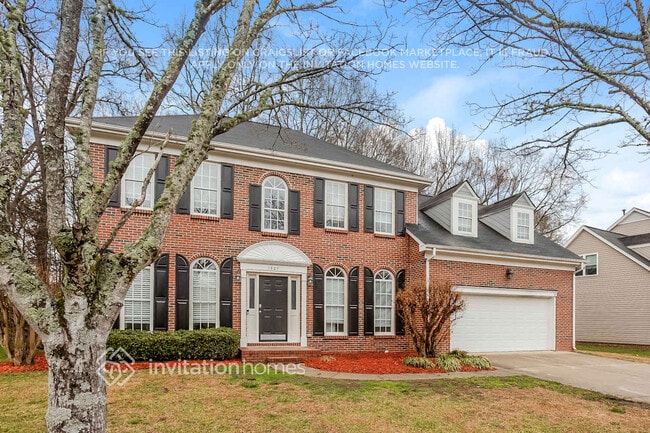 Photo - 1327 Yorkshire Pl NW