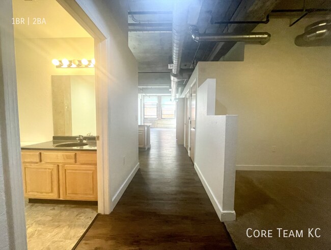 Building Photo - 934 Broadway Blvd Unit 209