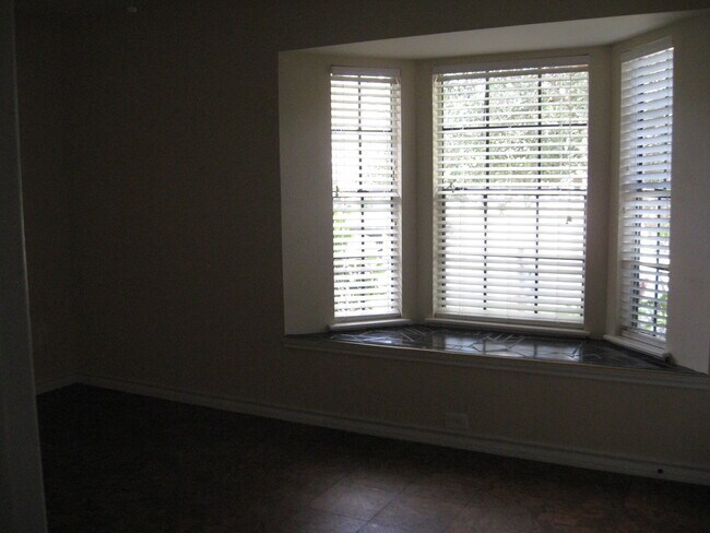 Photo - 2822 Vancouver Dr